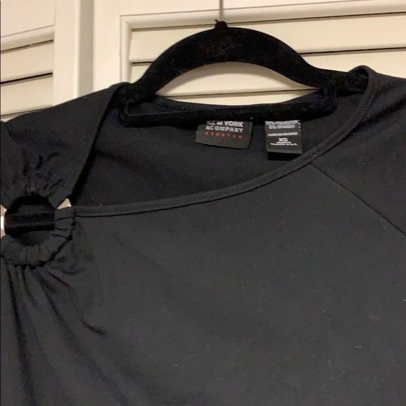 New York and company extra small black top - Picture 3 of 3